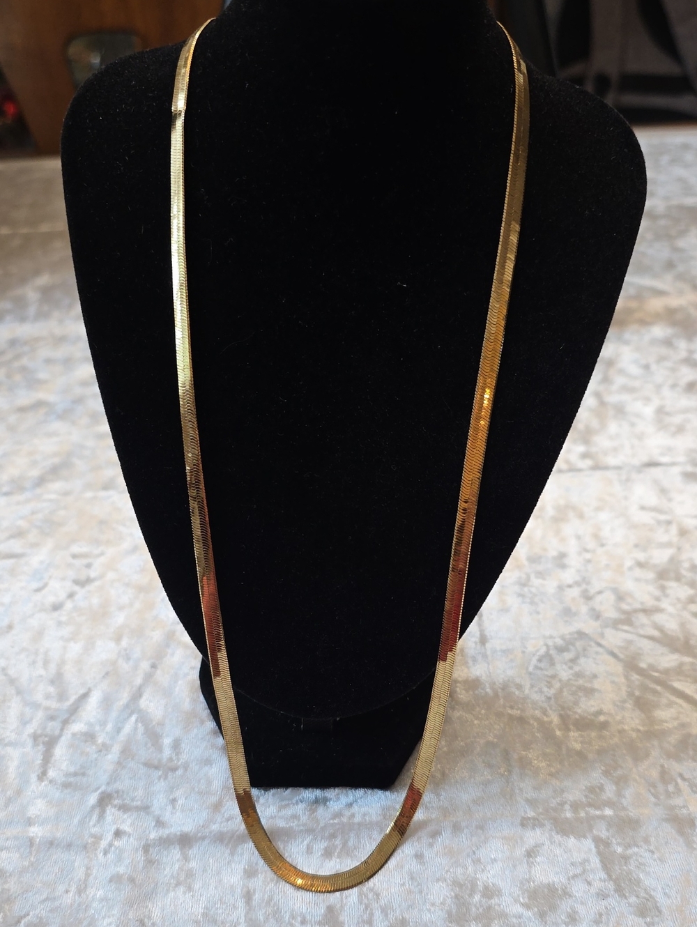 Classic Vintage 1980s Gold Tone Herringbone Retro Necklace